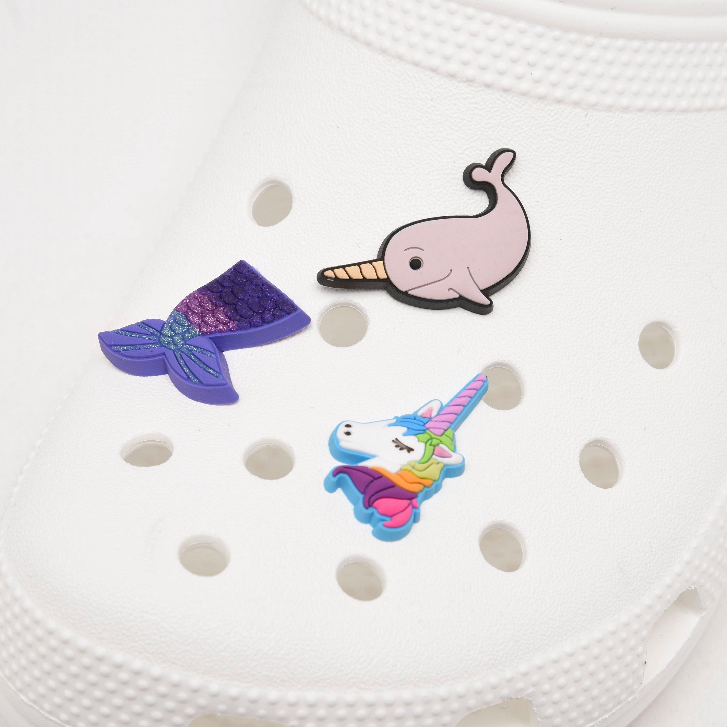 crocs stand in line