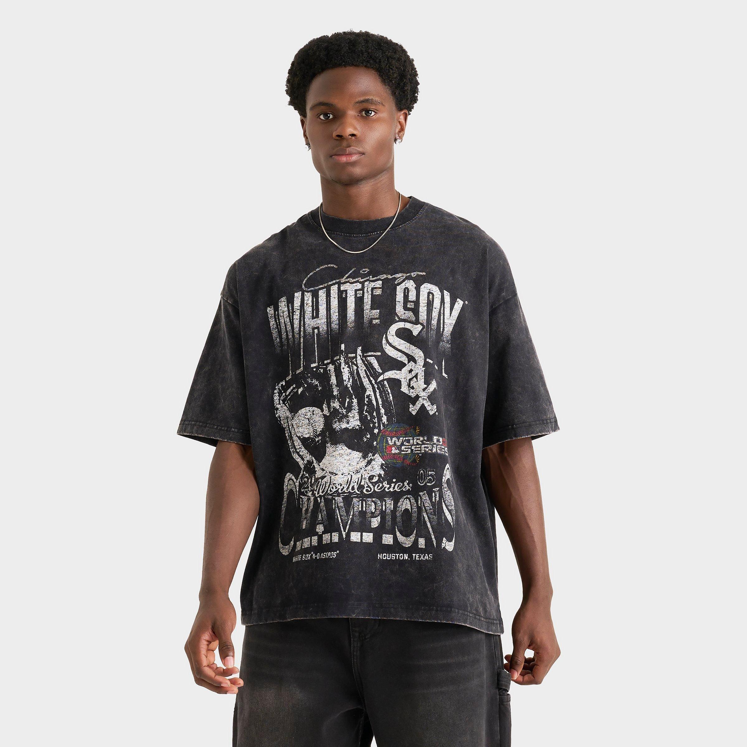 New Era Men's Chicago White Sox MLB Sport Classic 2005 Champions Graphic T-Shirt in Black Size: Small