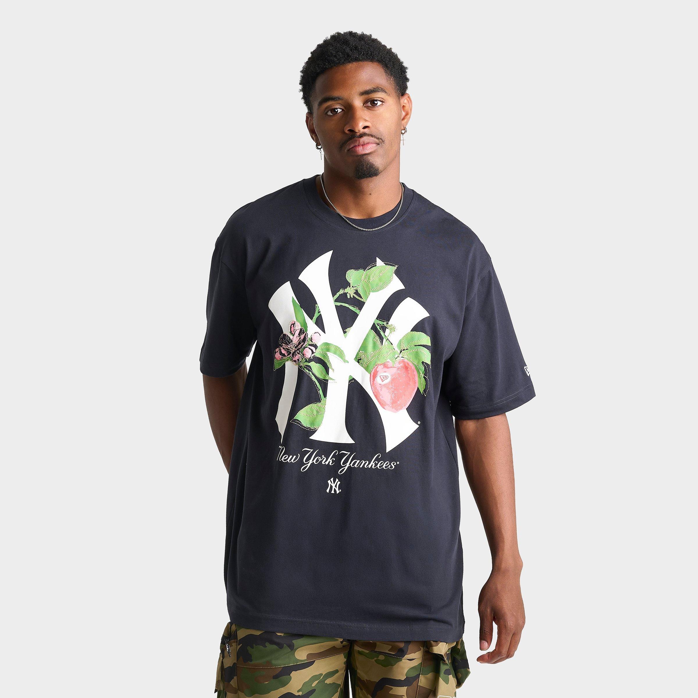 New Era Men's New York Yankees MLB Calabasas Graphic T-Shirt in Navy Size: Small