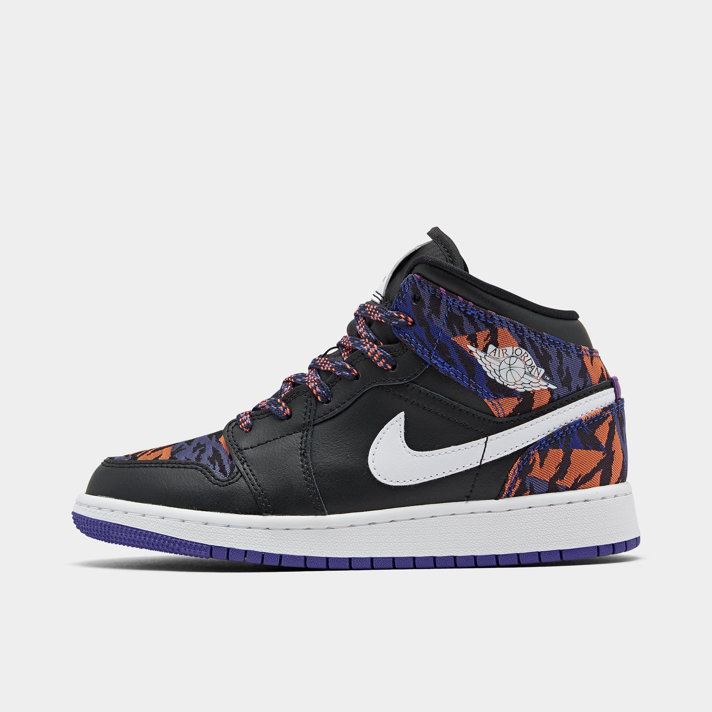 Jordan Girls' Big Kids Air 1 Mid SE Casual Shoes in Black/White Size: 4.0