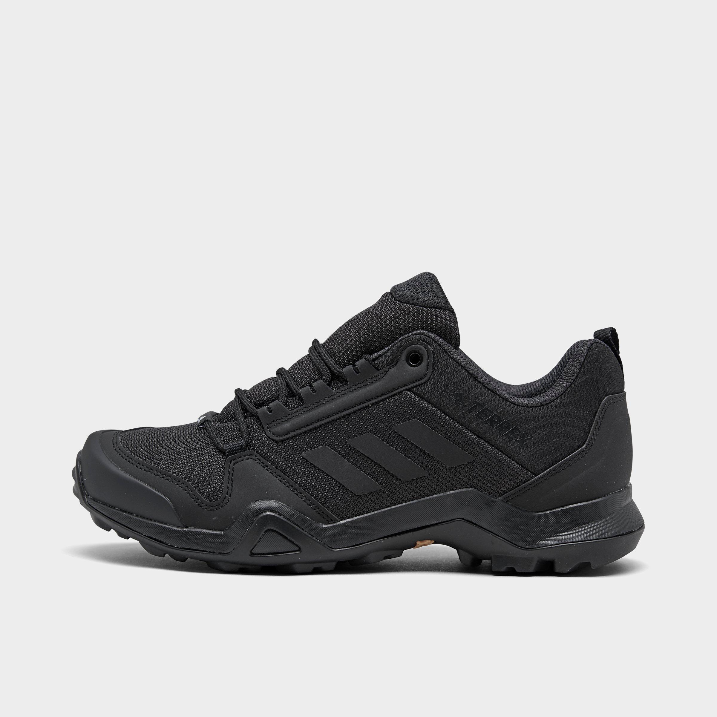 https://media.finishline.com/s/finishline/BC0524_BLK?$Main$&hei=453&wid=453
