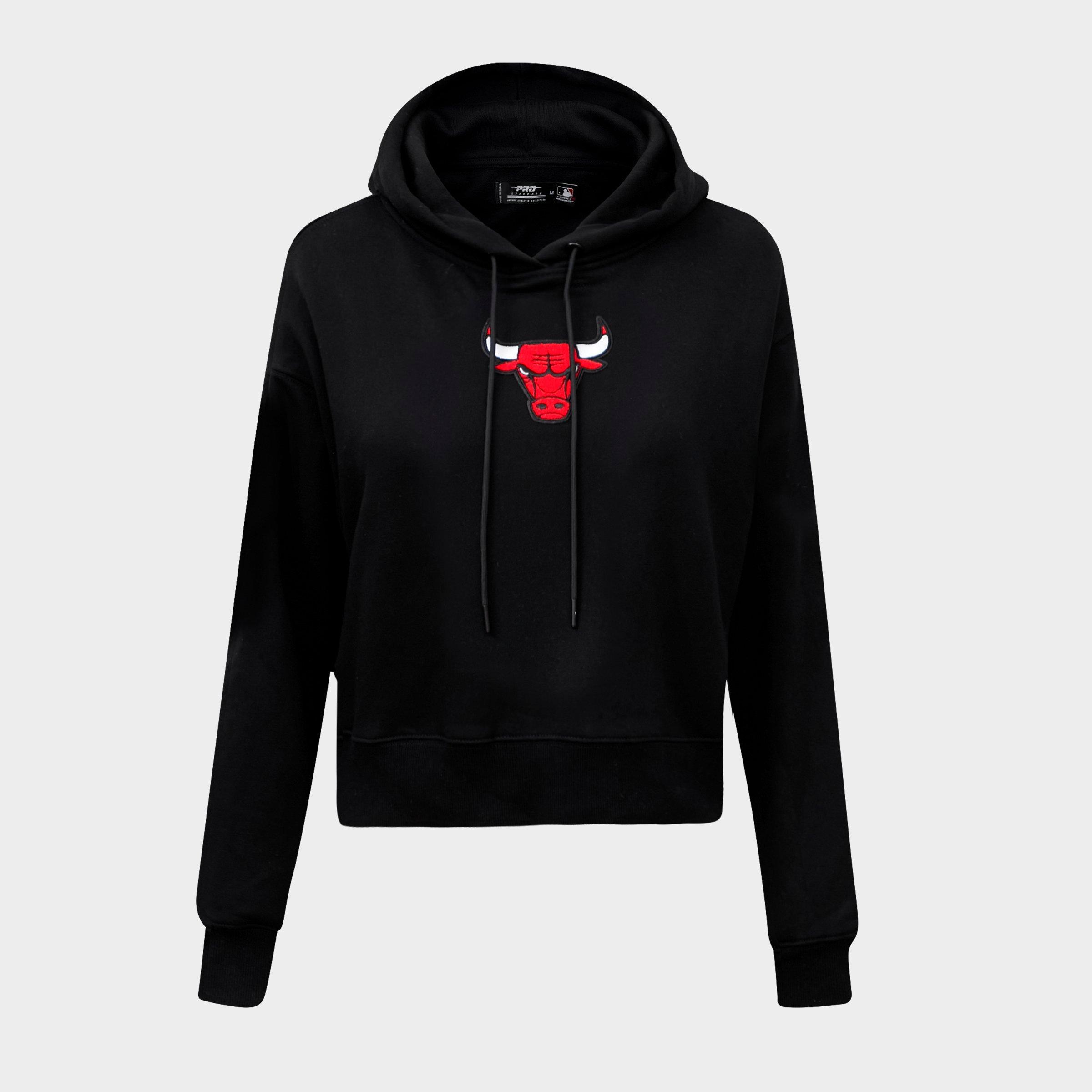 Pro Standard Women's Chicago Bulls Nba Classic Fleece Cropped Pullover Hoodie In Black
