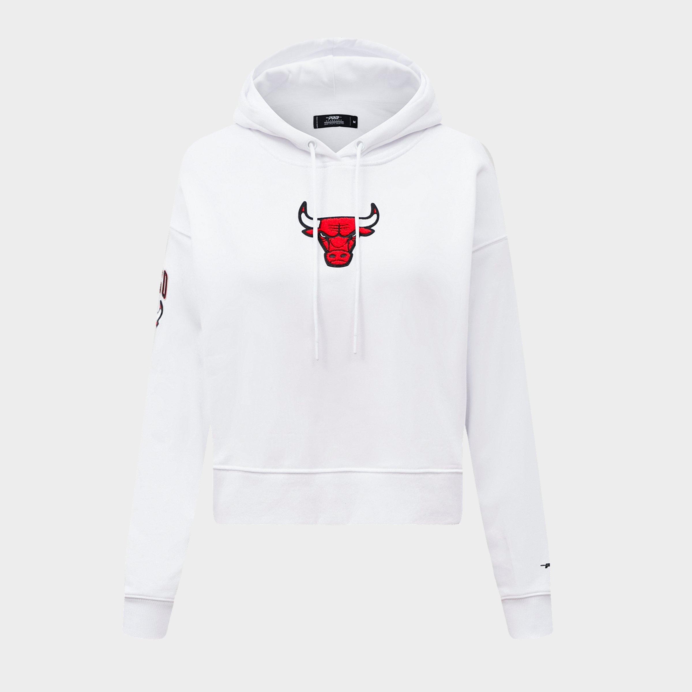 Pro Standard Women's Chicago Bulls Nba Classic Fleece Cropped Pullover Hoodie In White