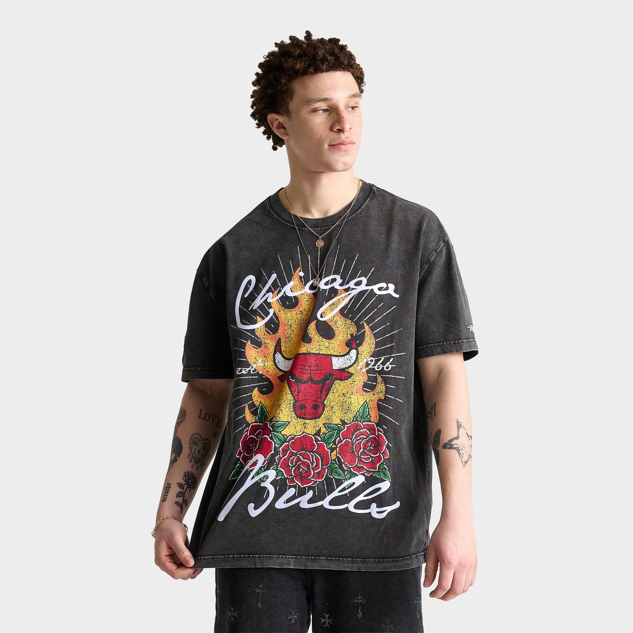 Pro Standard Men's Chicago Bulls NBA Fire And Roses T-Shirt in Washed Black Size: Small