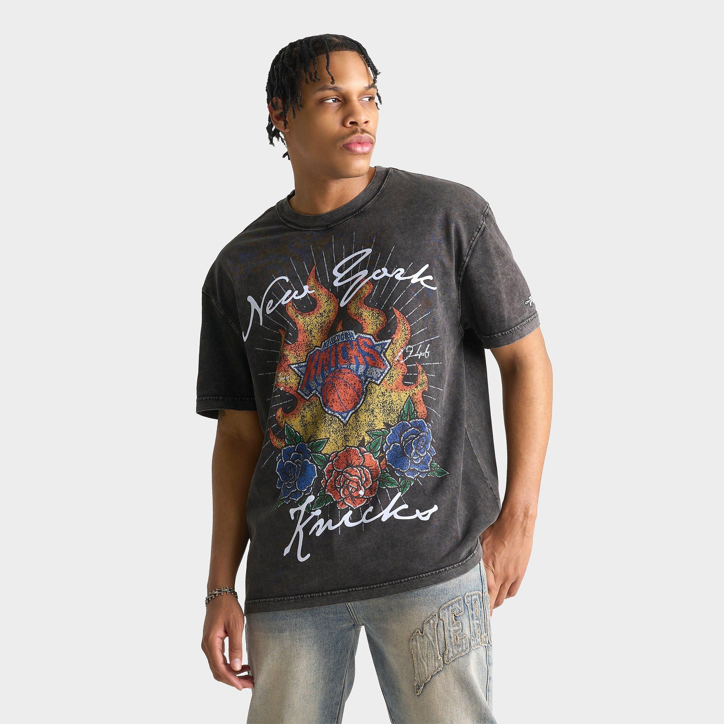 Pro Standard Men's New York Knicks NBA Fire And Roses T-Shirt in Washed Black Size: Small