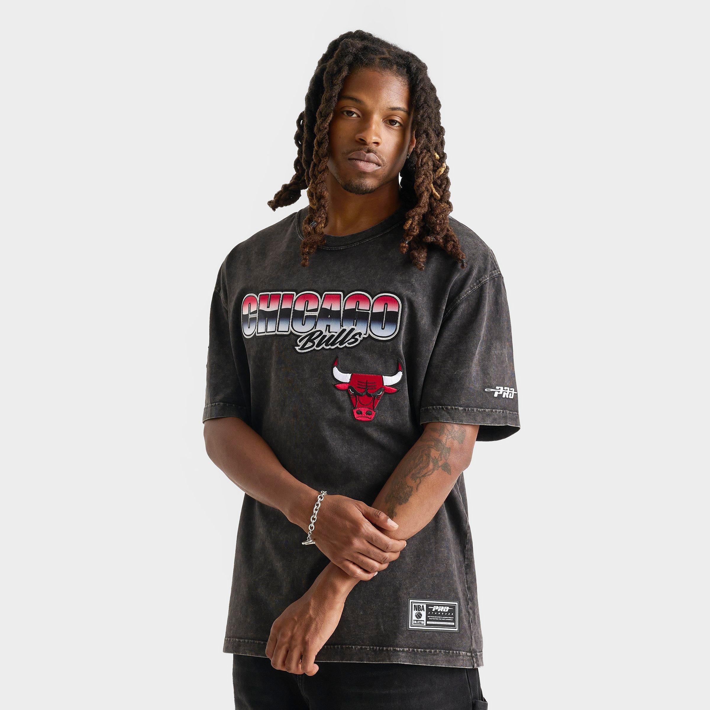 Pro Standard Men's Chicago Bulls NBA Chrome Graphic T-Shirt in Washed Black/Red Size: Small