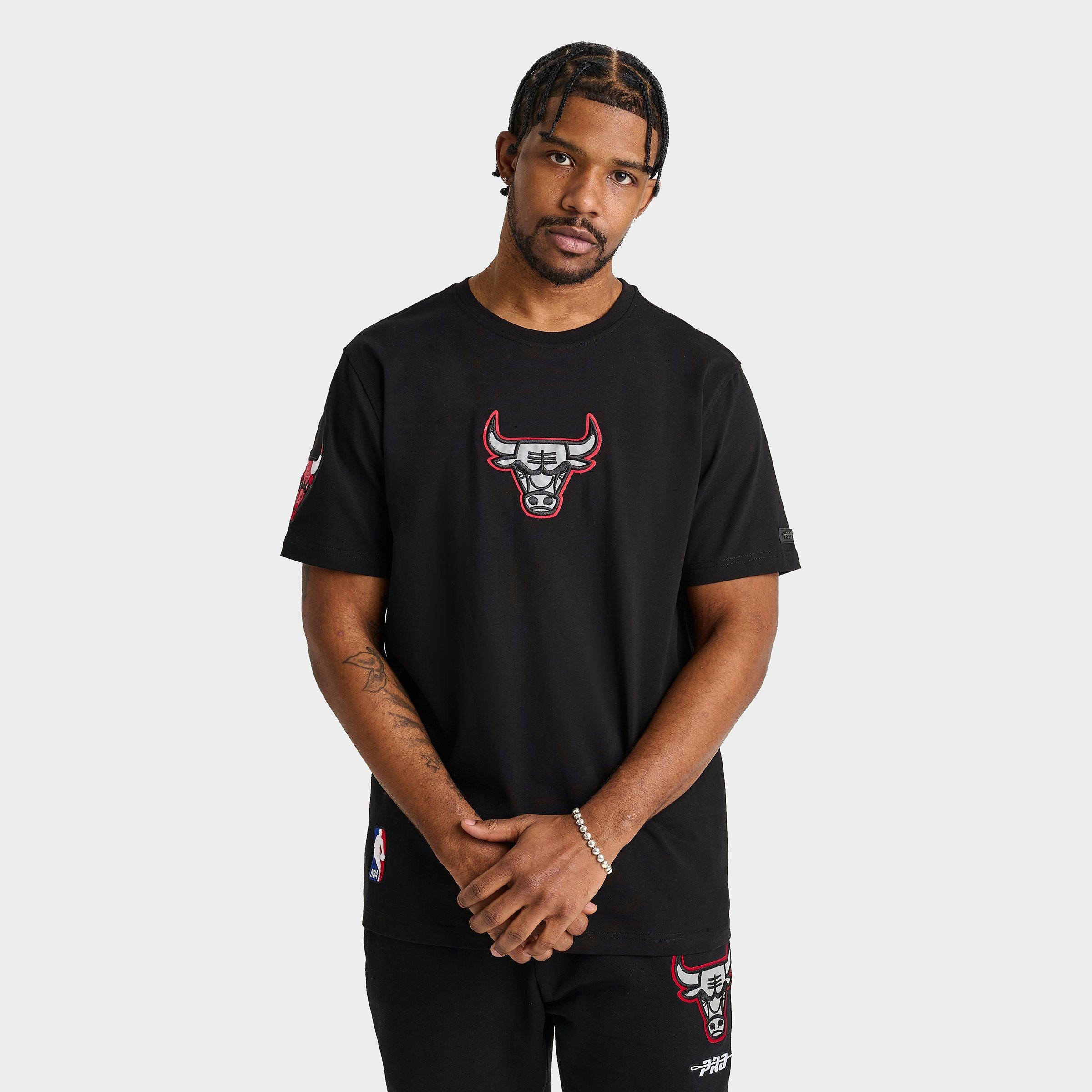 Pro Standard Men's Chicago Bulls NBA Reflective Logo T-Shirt in Black/Reflective Size: Small