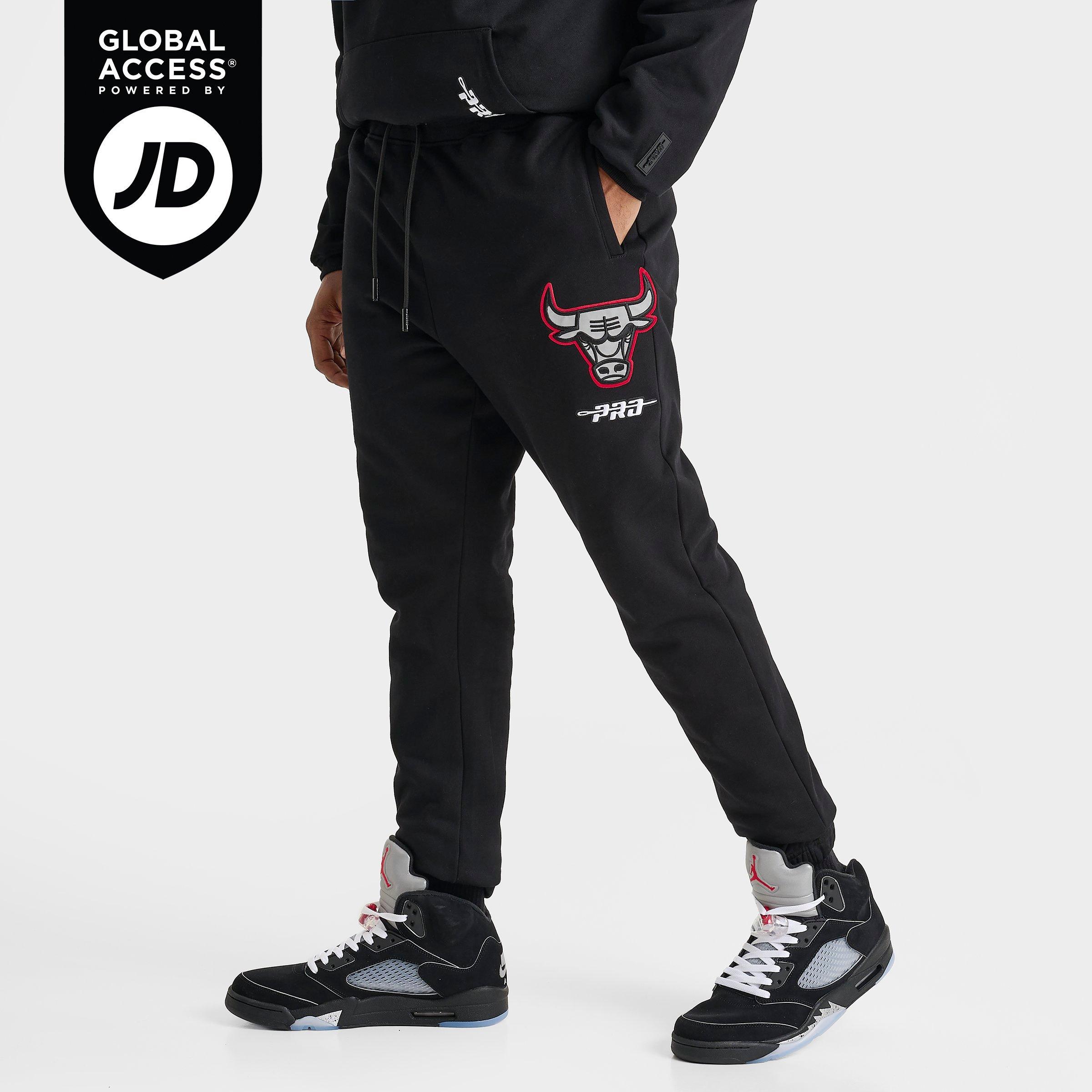 Pro Standard Men's Chicago Bulls NBA Reflective Logo Fleece Jogger Pants in Black/Reflective Size: Small