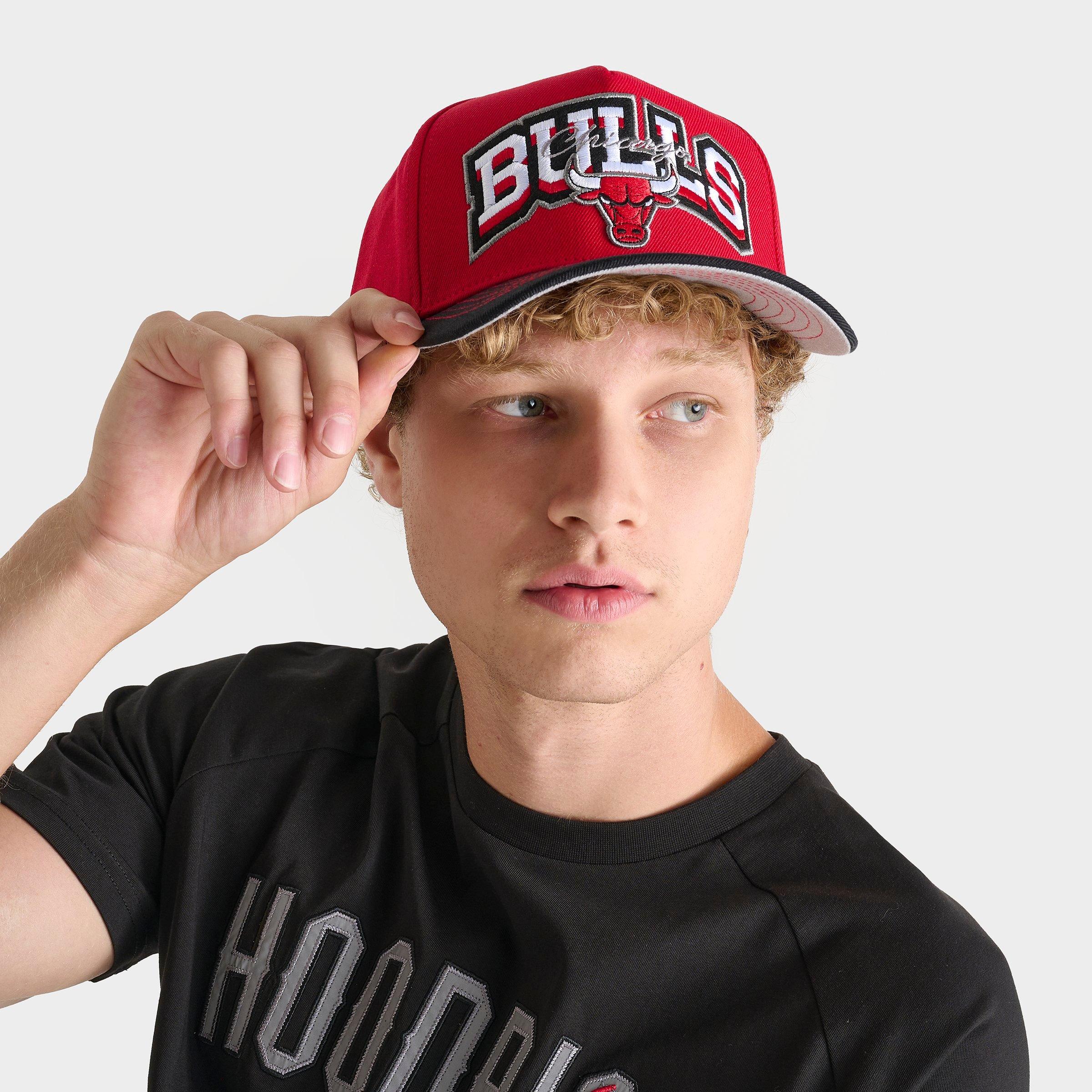 Pro Standard Chicago Bulls NBA S-Stacked Pinch Front Snapback Hat in Red/Black
