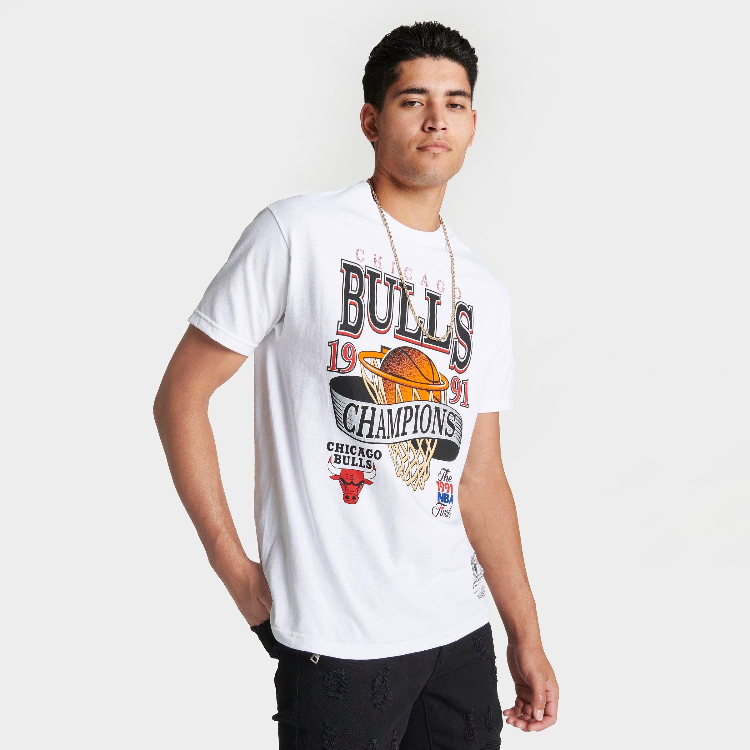 Mitchell and Ness Men's Chicago Bulls NBA 1991 Champions Graphic T-Shirt in White/White Size Medium | 100% Cotton