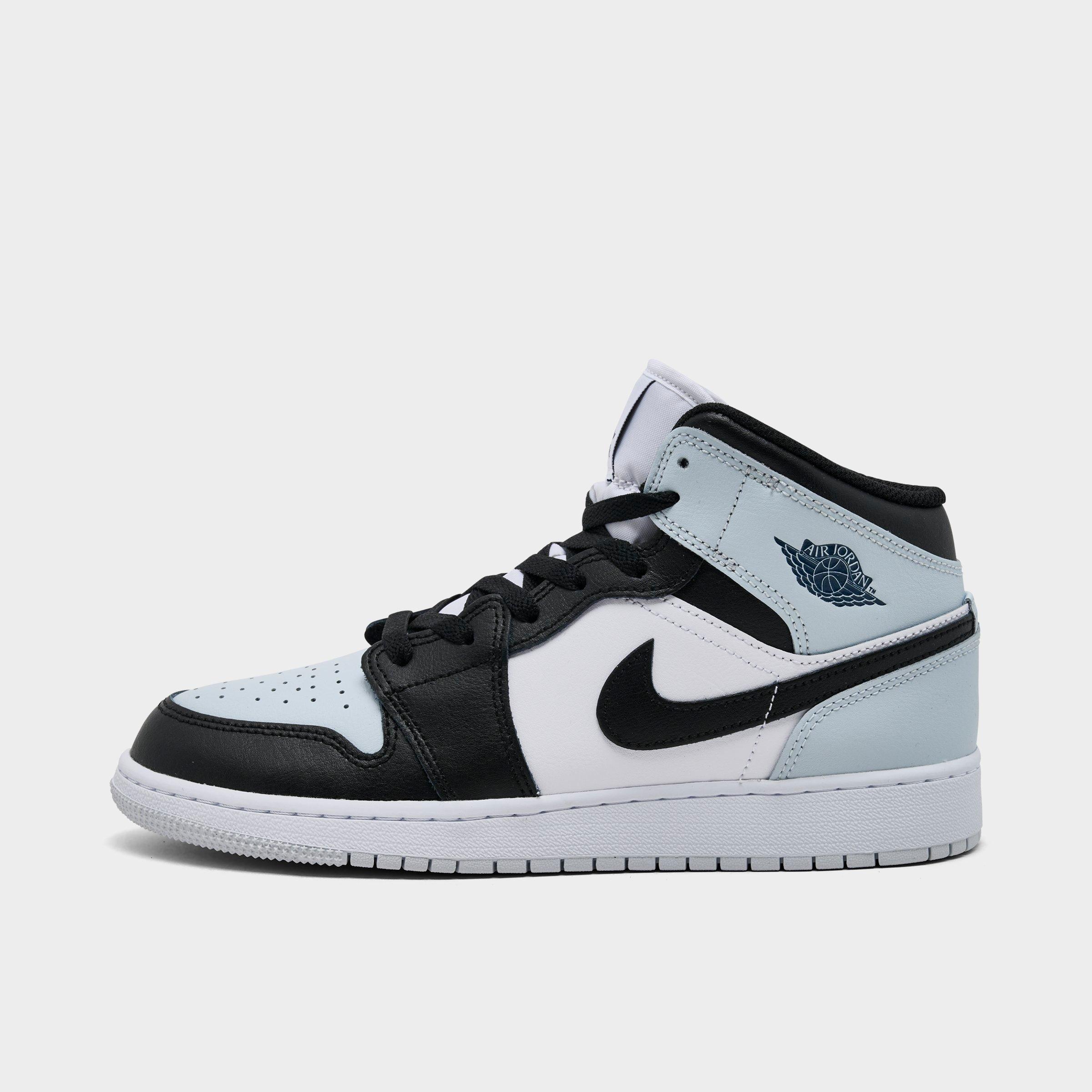 Jordan Big Kids Air Retro 1 Mid Casual Shoes in Black/Aura Size: 3.5