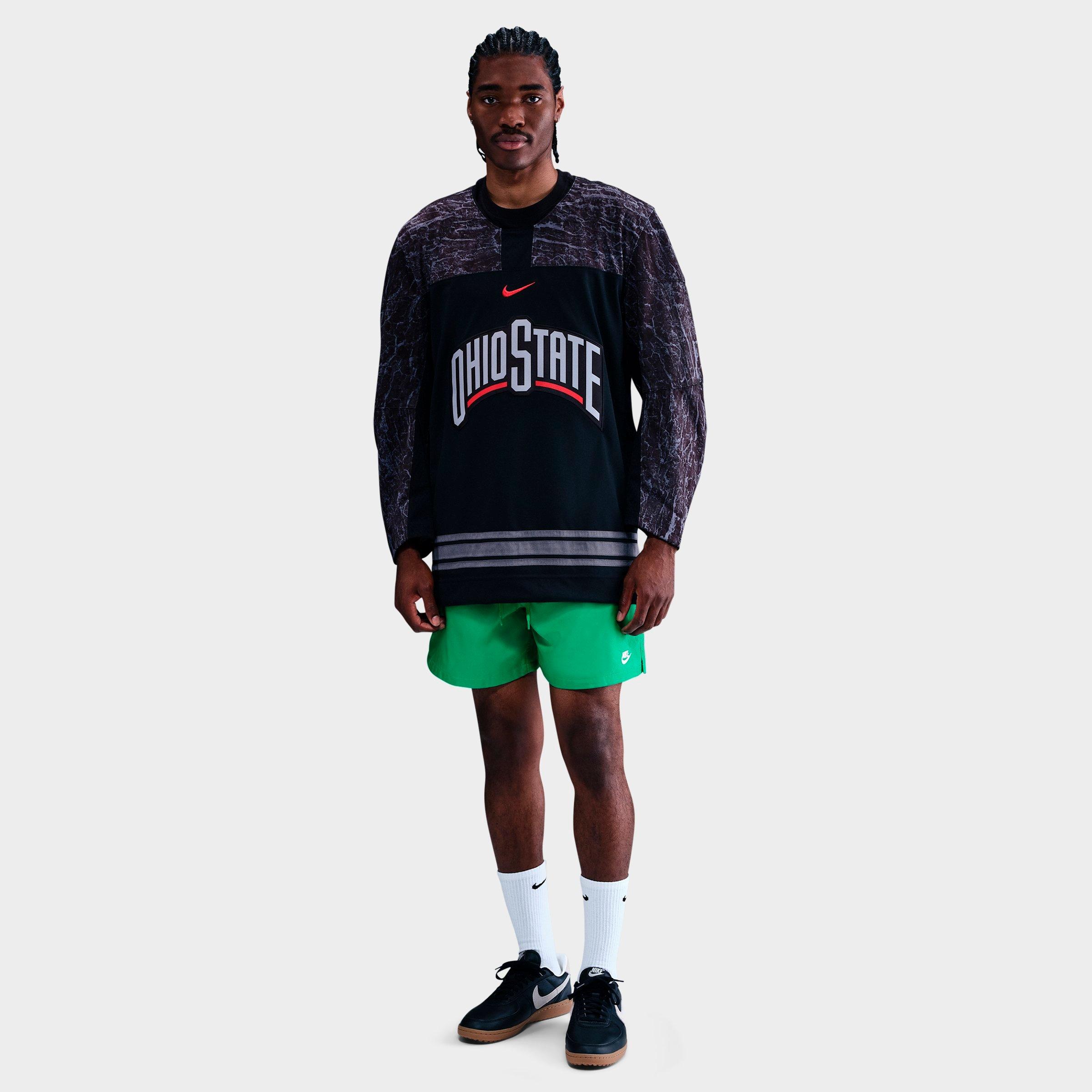Nike Men's Club Woven 6" Flow Shorts in Stadium Green/White Size: XS