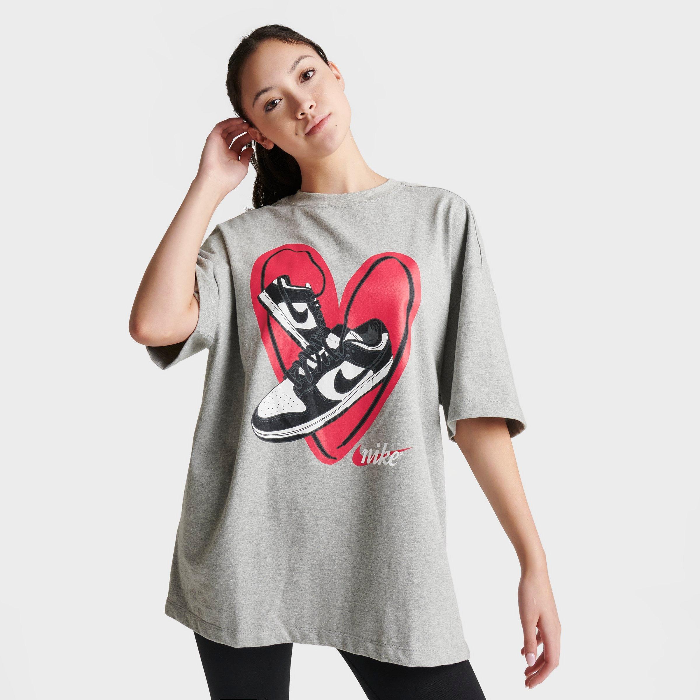 Nike Sportswear Essential Women's Graphic T-Shirt