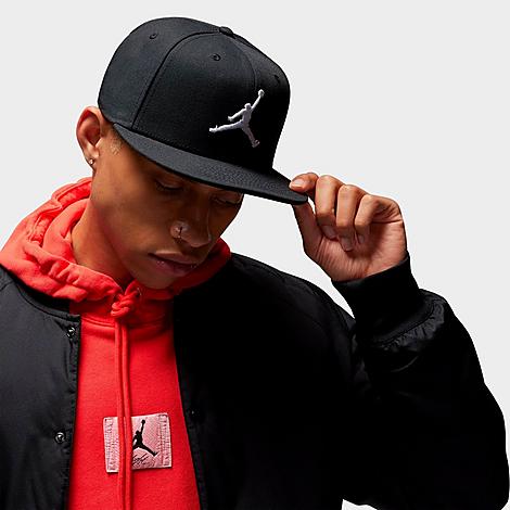Shop Nike Jordan Jumpman Pro Snapback Hat In Black/white