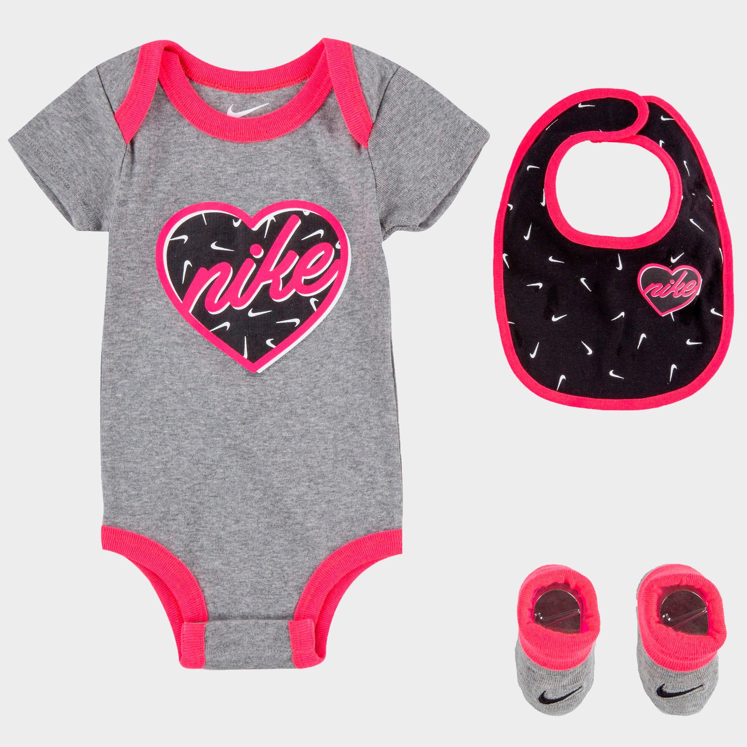 nike infant 3 piece set