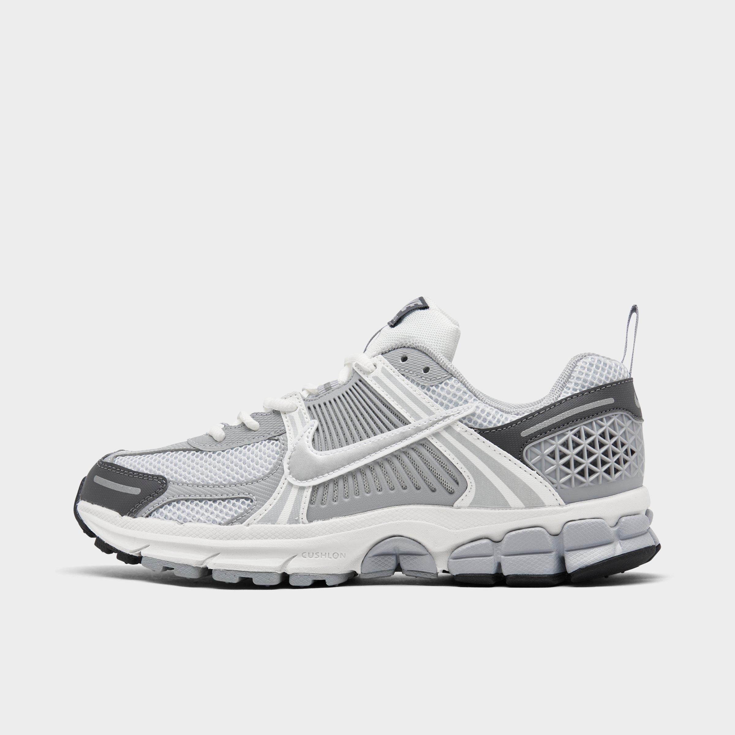 Nike Big Kids Vomero 5 Casual Shoes in Pure Platinum/Summit White/Dark Grey Size: 3.5