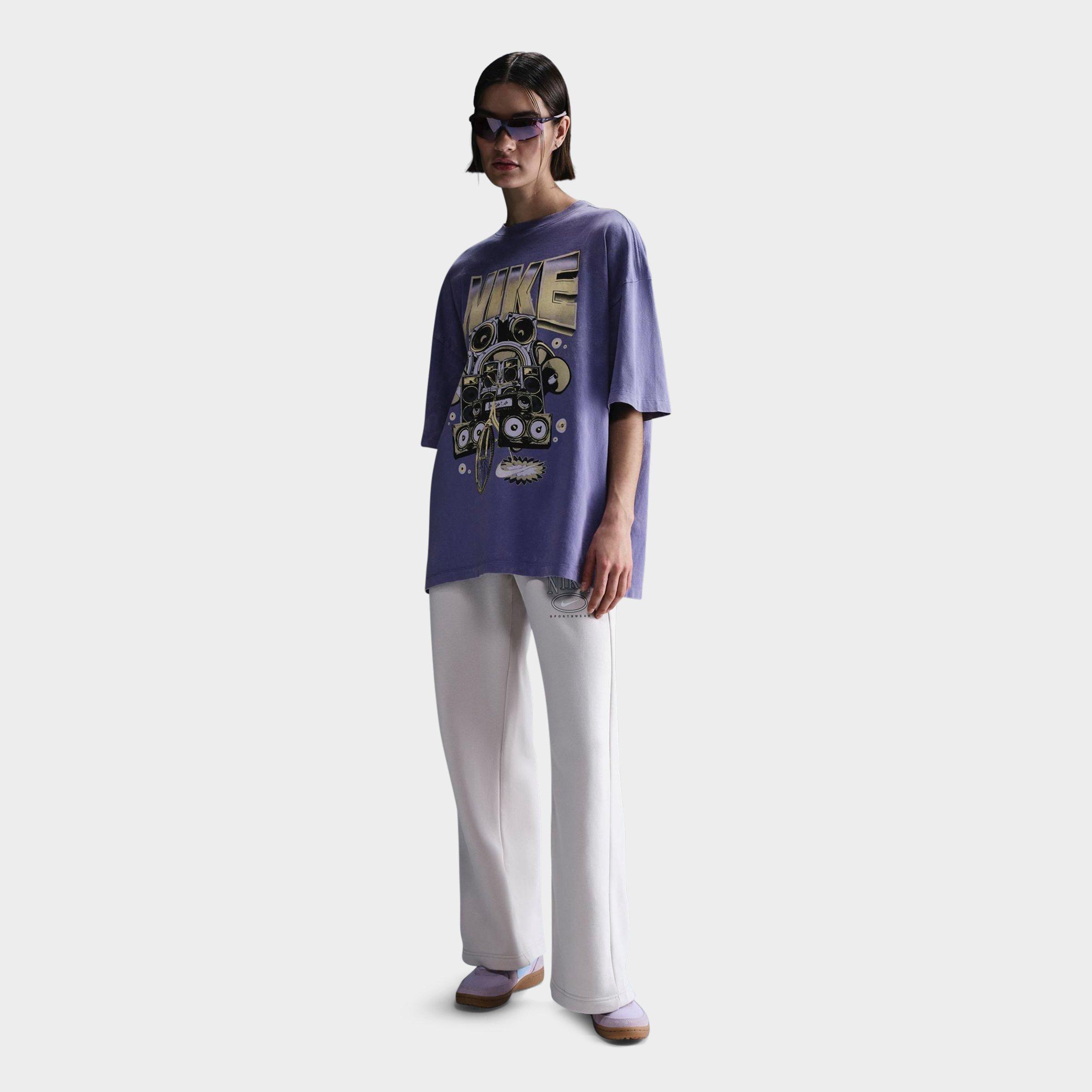 Nike Women's Sportswear Oversized Graphic T-Shirt in DUSTY AMETHYST Size: XS
