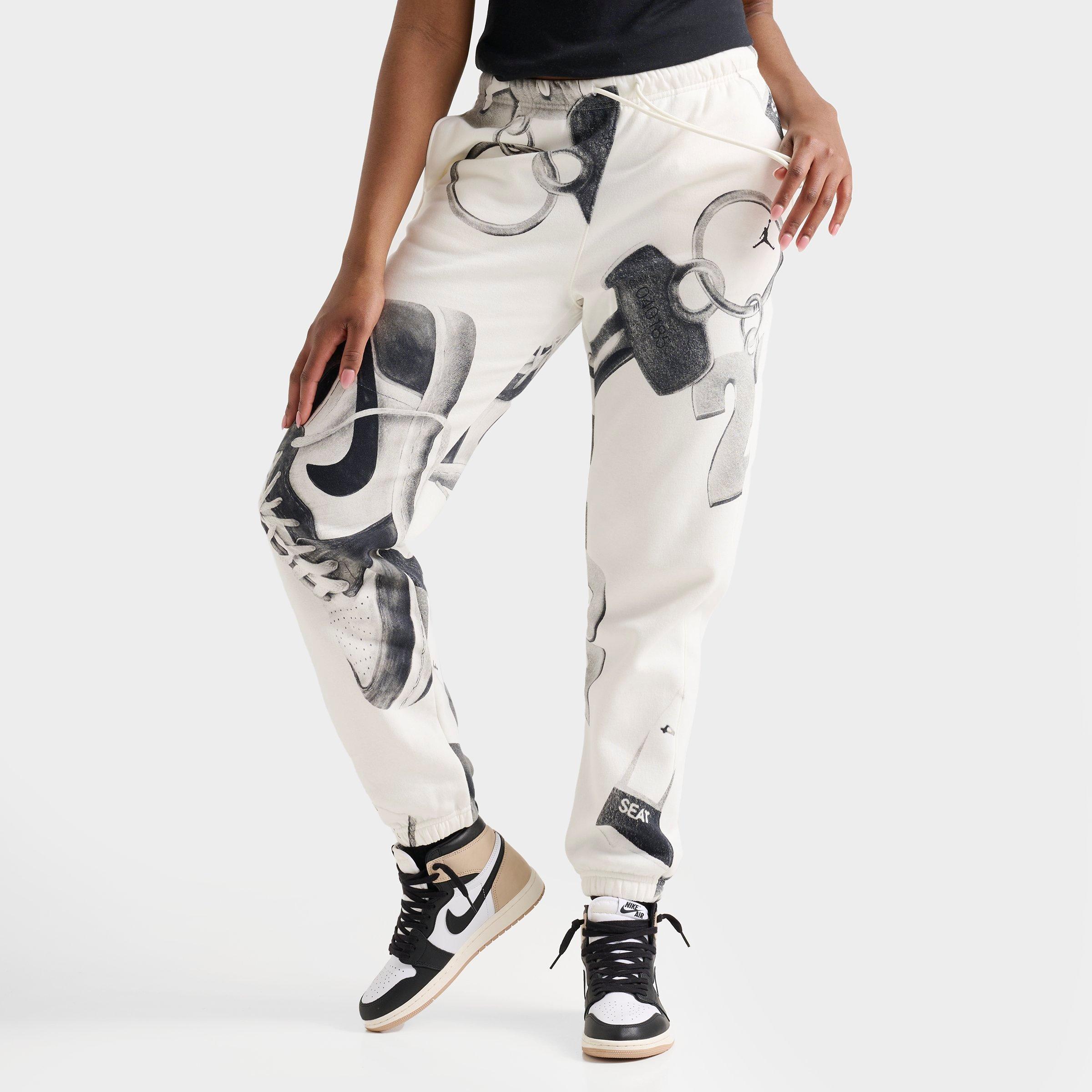 Jordan Women's Brooklyn Fleece All-over Print Joggers Pants in Sail/Black Size: XS