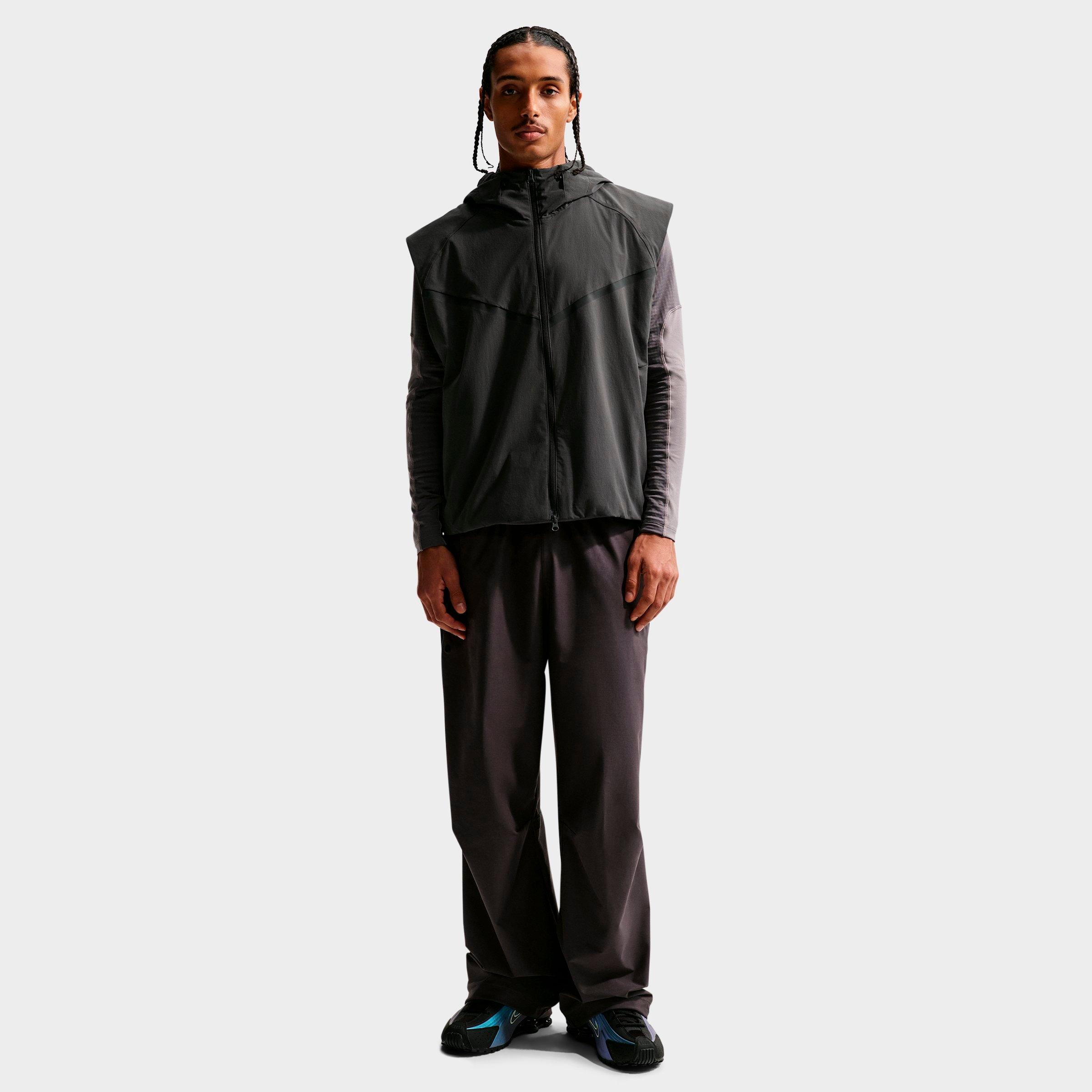 Nike Men's Tech Dri-FIT Woven Windrunner Vest in Anthracite/Black Size: XS