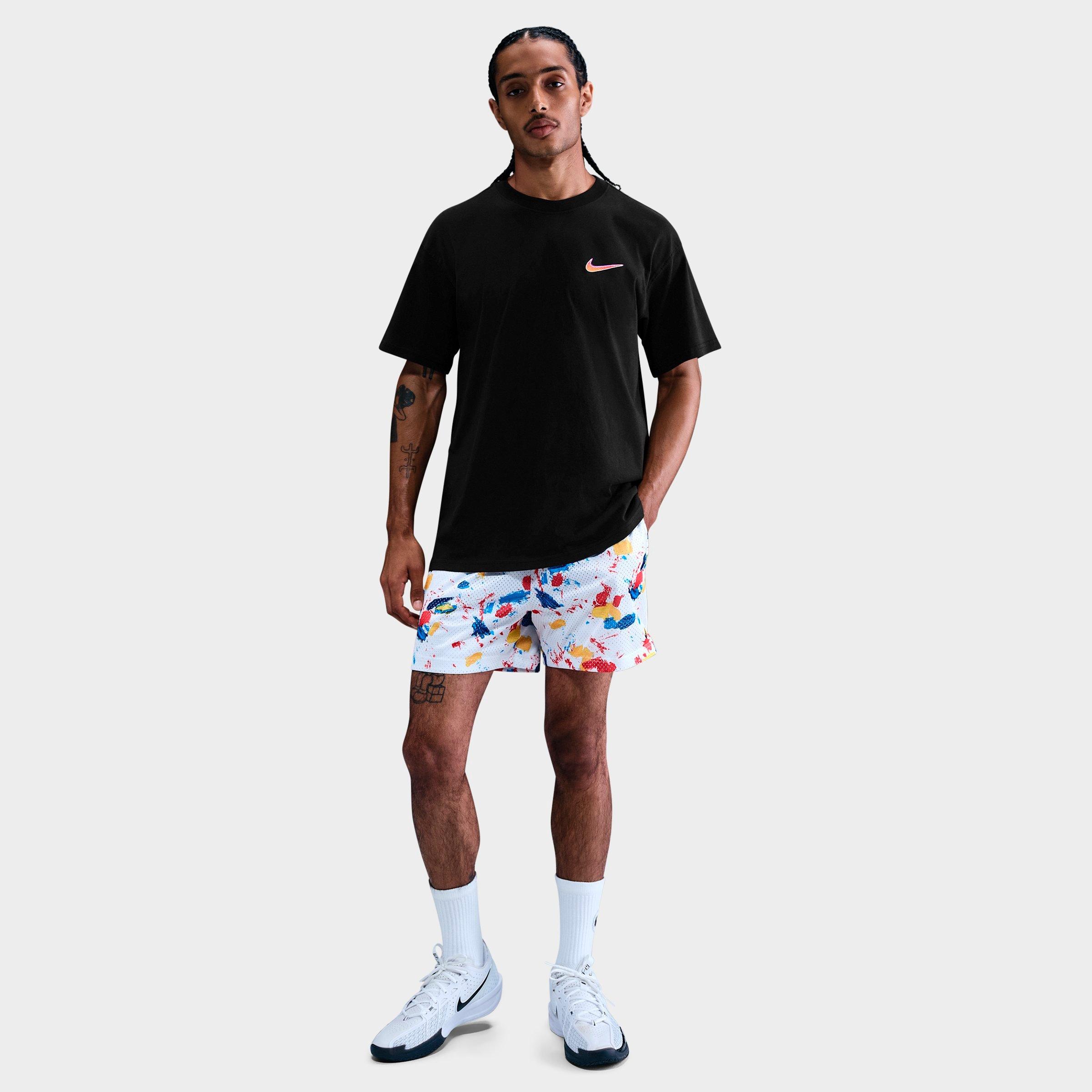 Nike Men's Hoops Retro Graphic T-Shirt in Black Size: Small