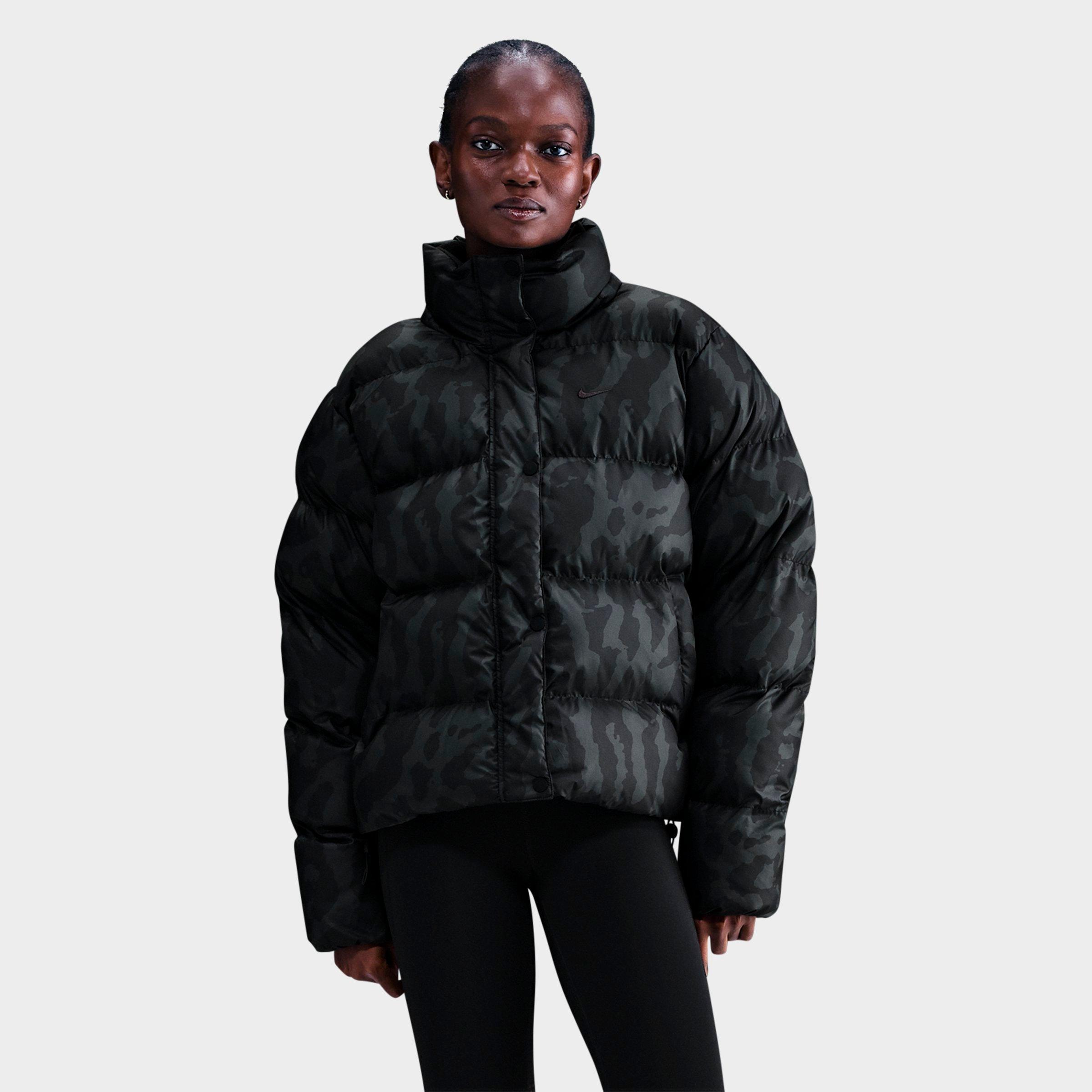 Nike Women's Sportswear Therma-FIT Puffer Jacket in Black Size: XL