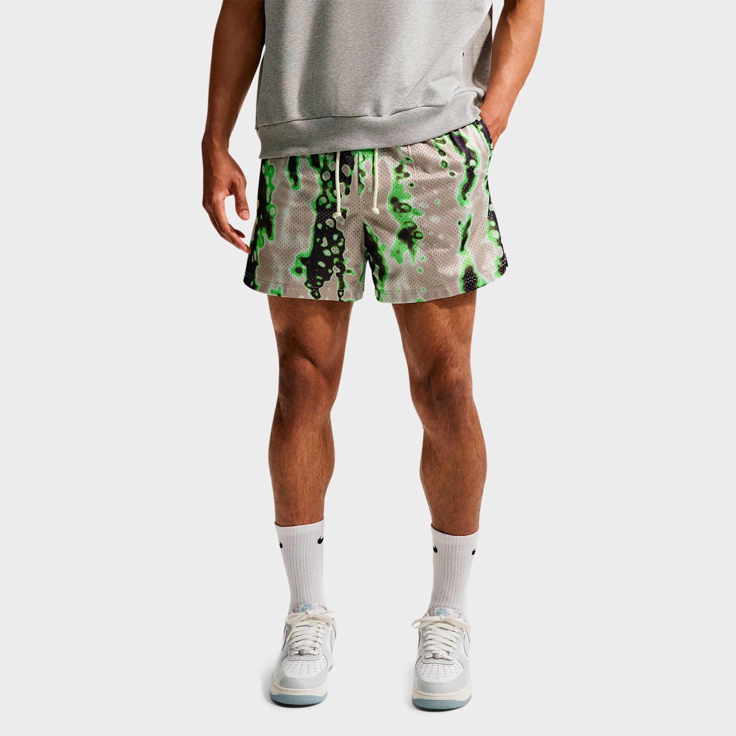 Nike Men's Standard Issue Practice Mesh 5" Basketball Shorts in Cream II/Pale Ivory Size: Small