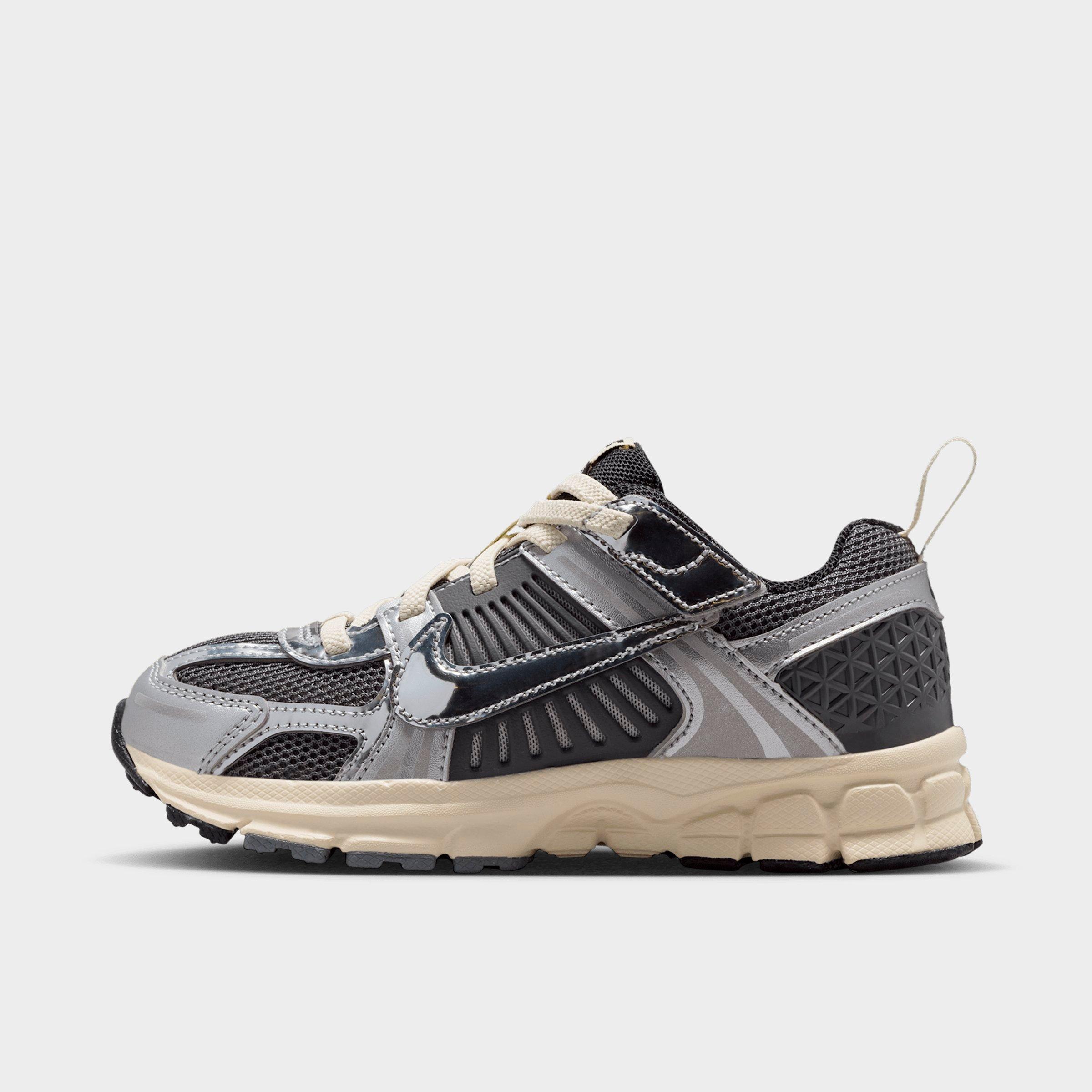 Nike Little Kids Vomero 5 Stretch Lace Casual Shoes in Iron Grey/Metallic Silver/Coconut Milk Size: 10.5