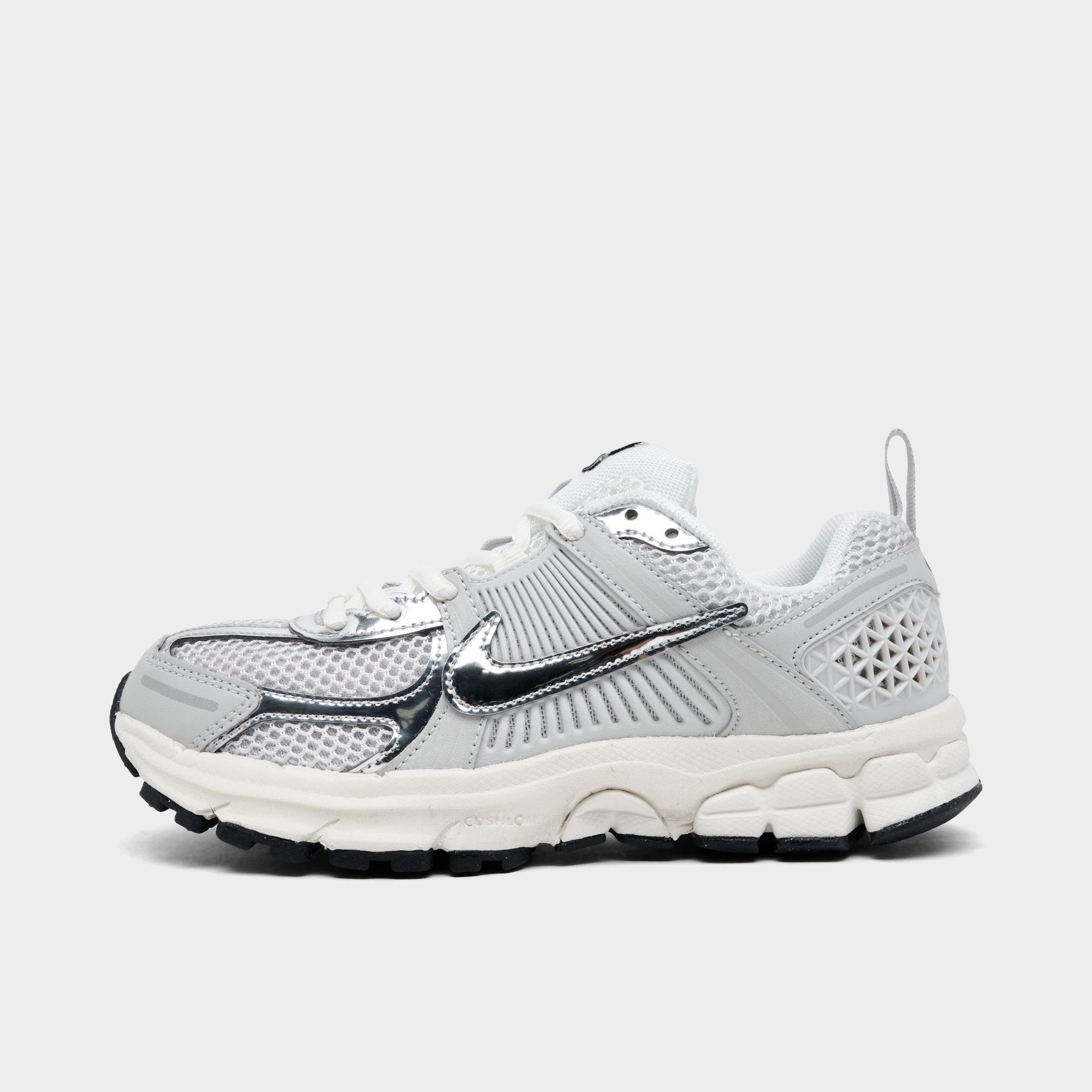 Nike Big Kids Vomero 5 Casual Shoes in Photon Dust/Gridiron/Sail Size: 3.5