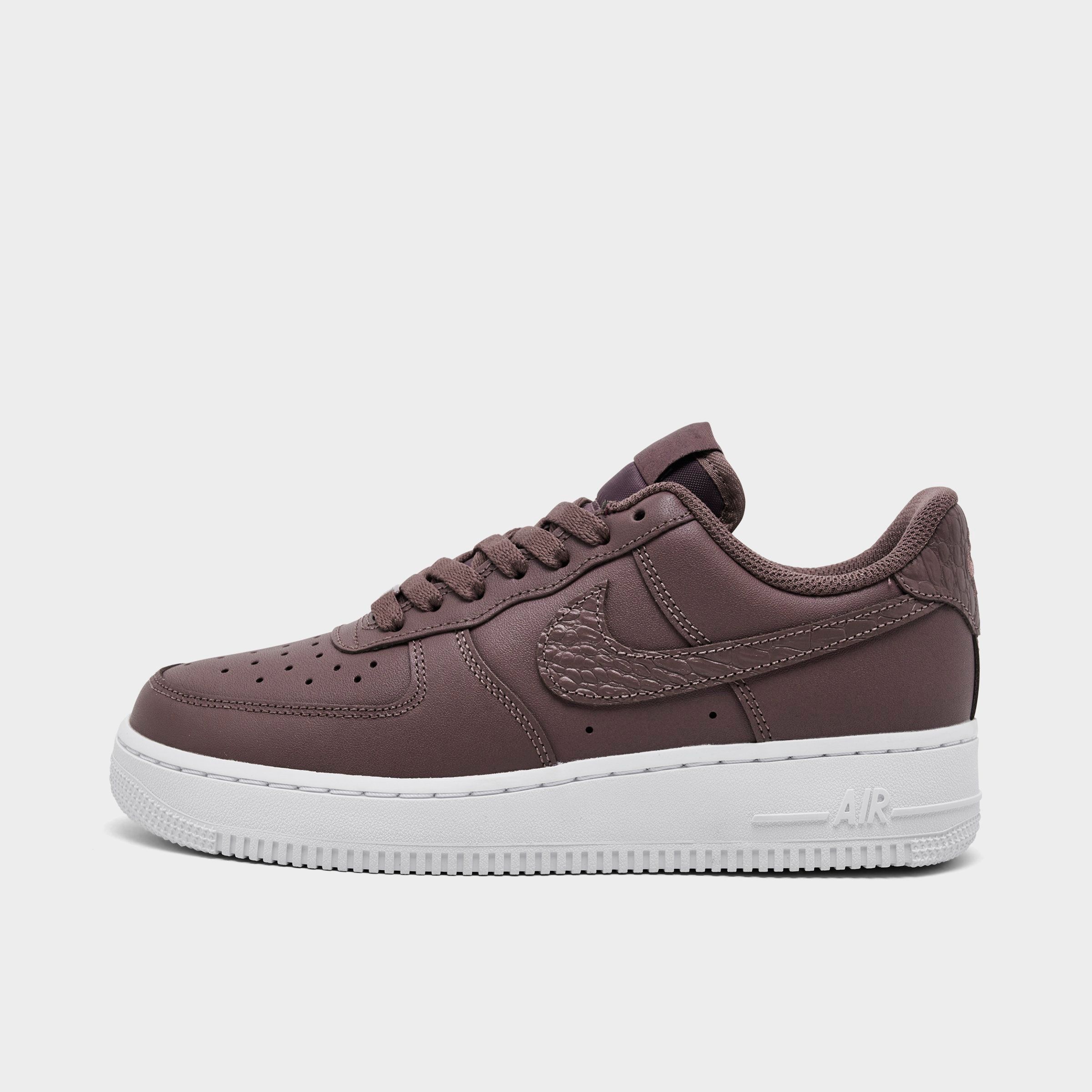 Nike Women's Air Force 1 '07 SE Casual Shoes