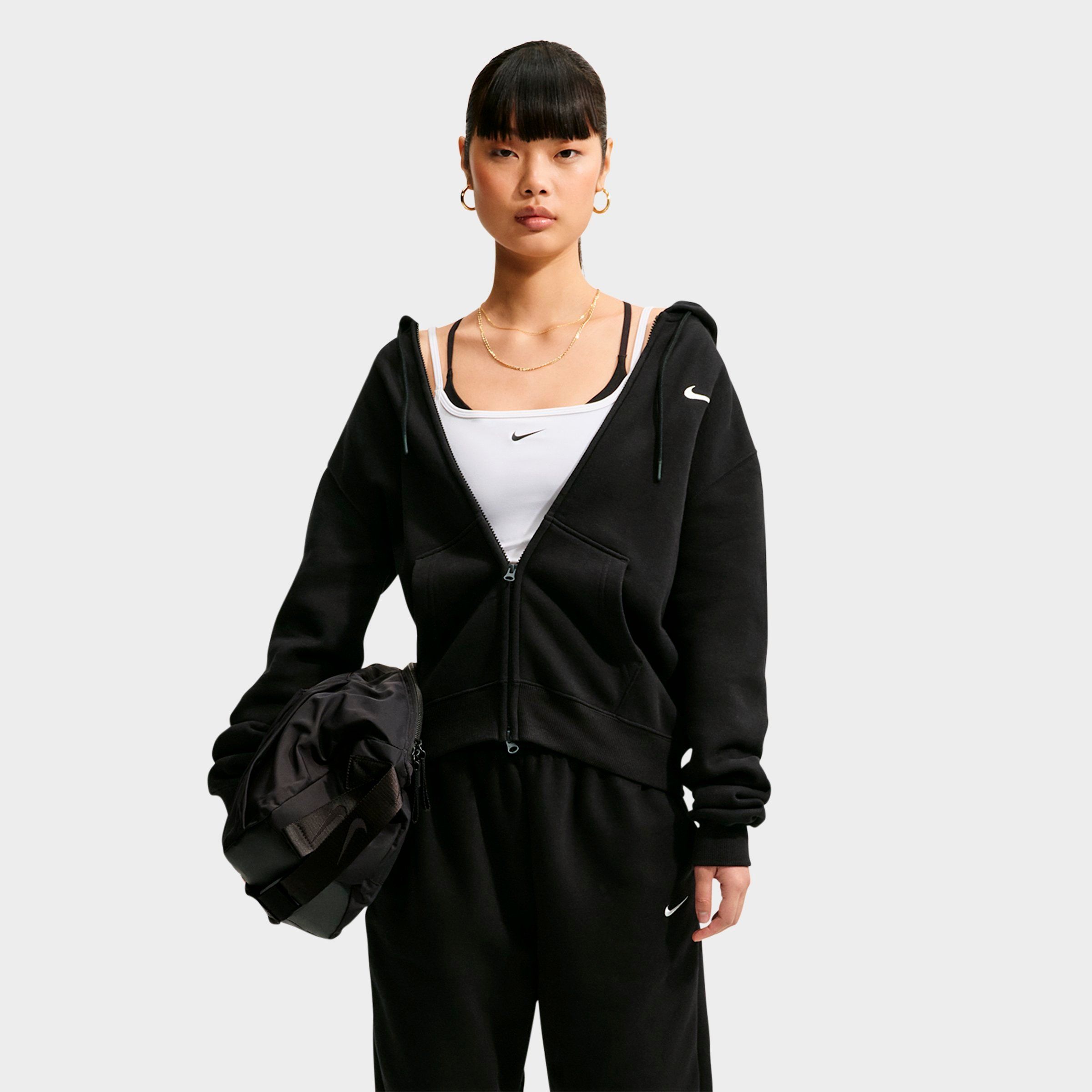 Total Black/Sail