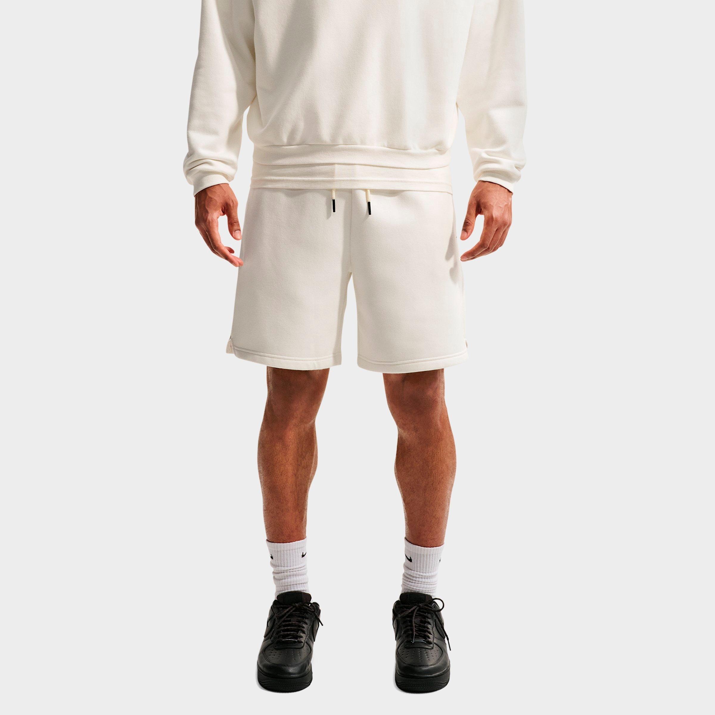 Nike Men's Standard Issue Therma-FIT 8" Brushed Fleece Basketball Shorts in Sail/Pale Ivory Size: Medium