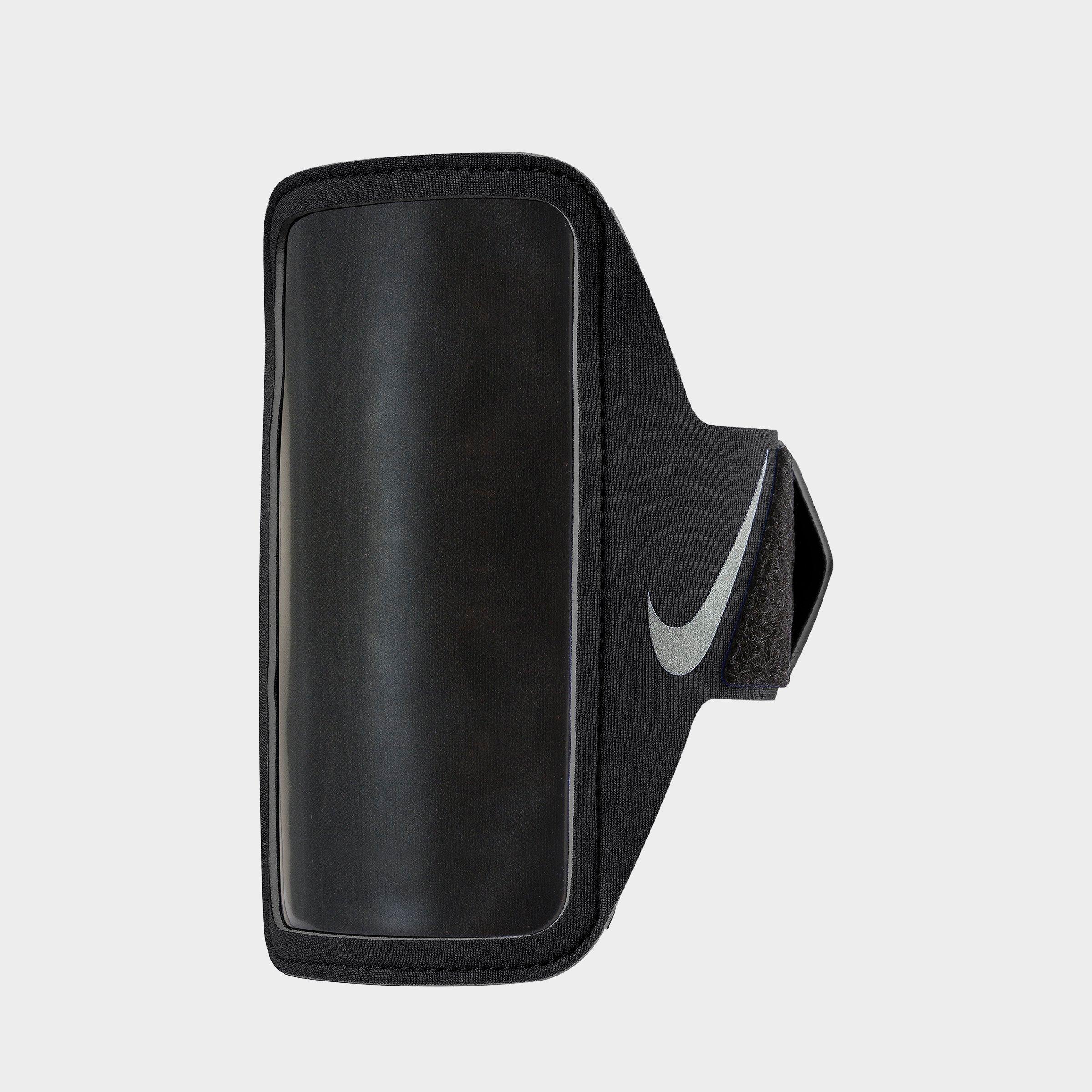 Nike Lean Armband in Black/Silver