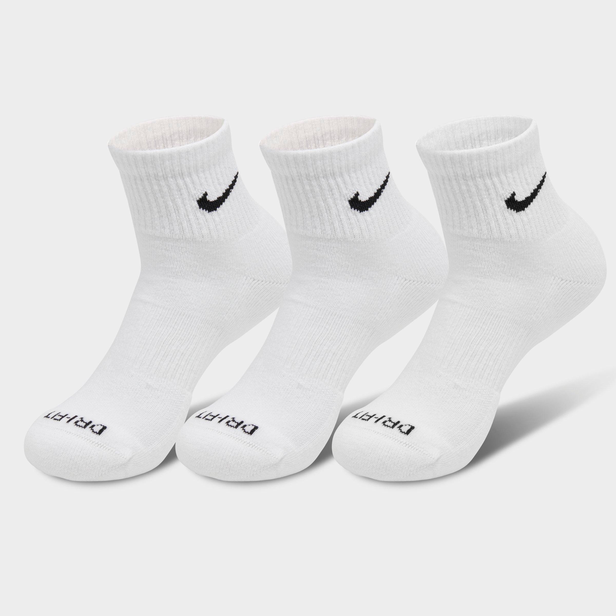 Nike Everyday Plus Cushioned Training Ankle Socks (3-Pack) in White/Black Size: Medium